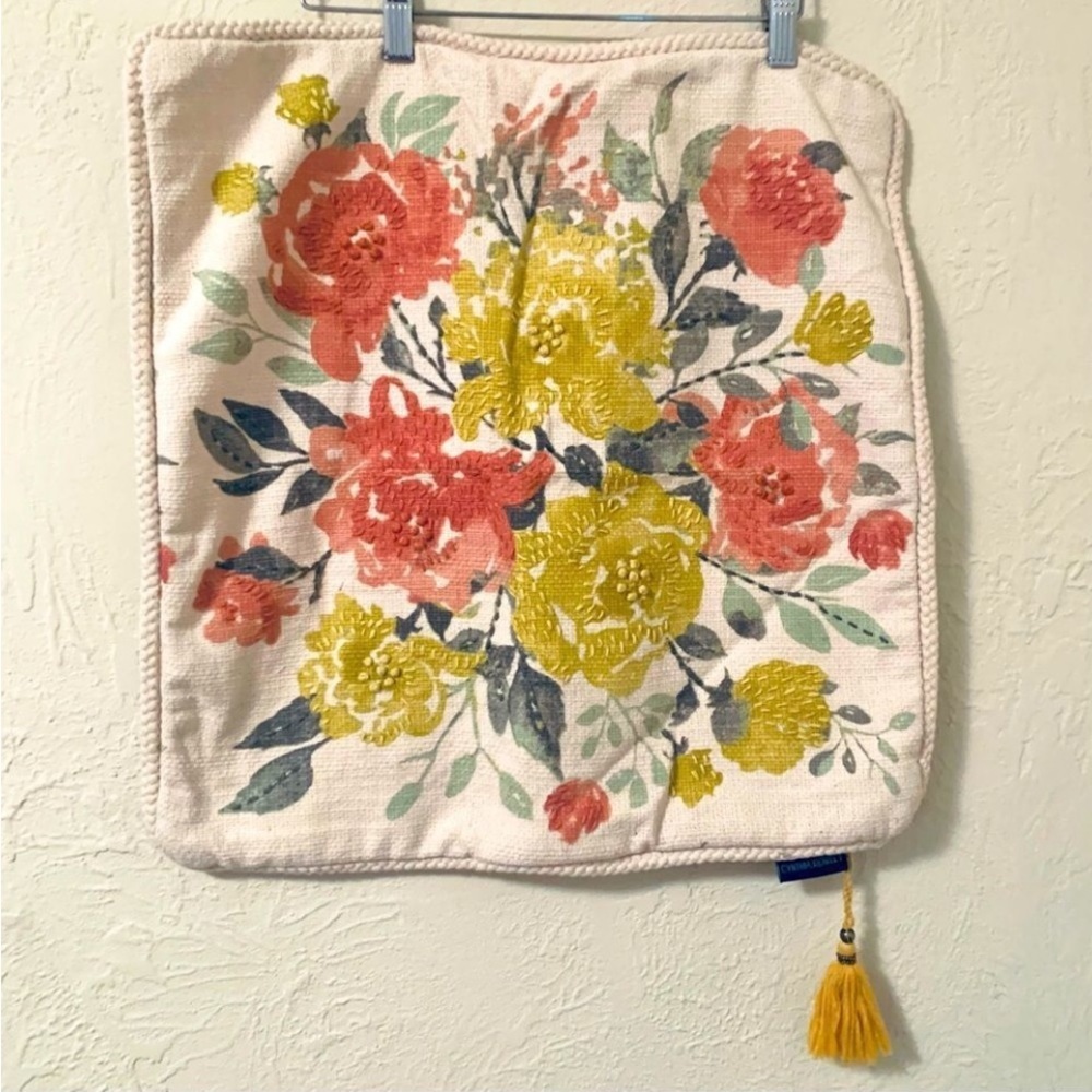 Cynthia Rowley Cotton Floral Pillow Sham W/Tassel 
Love on flip side - Picture 15 of 16